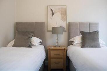 تختخواب و صبحانه Bramwood Guest House