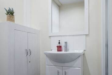 تختخواب و صبحانه Cargo Cafe Apartments