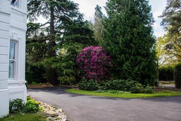 تختخواب و صبحانه Claridge House