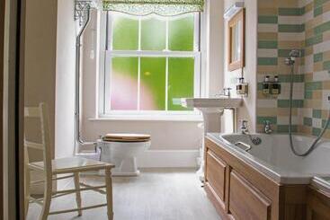 تختخواب و صبحانه Claridge House