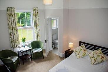 تختخواب و صبحانه Claridge House