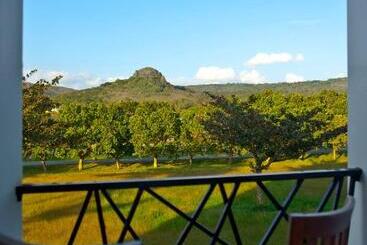 تختخواب و صبحانه Golden Sea Inn