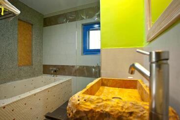 تختخواب و صبحانه Golden Sea Inn
