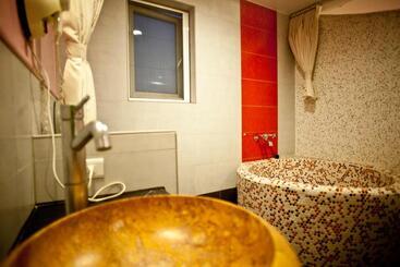 تختخواب و صبحانه Golden Sea Inn