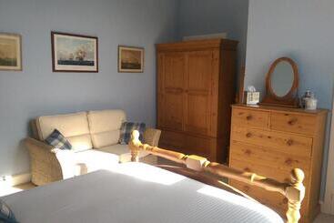 تختخواب و صبحانه Lochinver Guesthouse