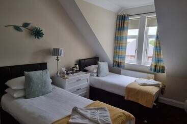 St Leonards Guest House - Largs