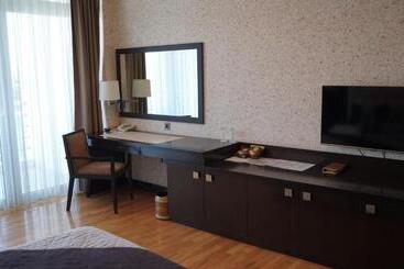 Agsaray Deluxe Hotel & Spa