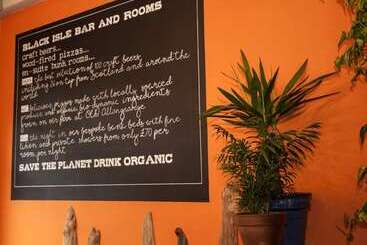 هتل Black Isle Bar & Rooms