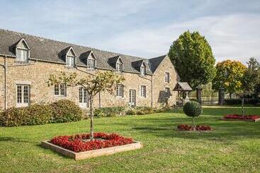هتل Hôtel De L Abbaye Le Tronchet   Handwritten Collection