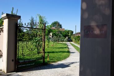 هتل La Coralia Bed & Breakfast