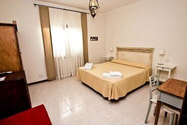 هتل La Coralia Bed & Breakfast