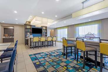 هتل La Quinta By Wyndham Odessa North   Sienna Tower