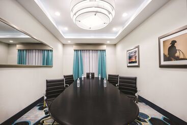 هتل La Quinta By Wyndham Odessa North   Sienna Tower