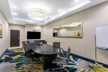 هتل La Quinta By Wyndham Odessa North   Sienna Tower