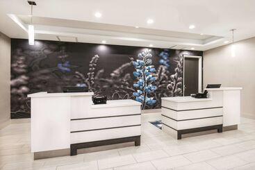 هتل La Quinta By Wyndham Odessa North   Sienna Tower