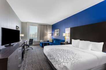 هتل La Quinta By Wyndham Odessa North   Sienna Tower