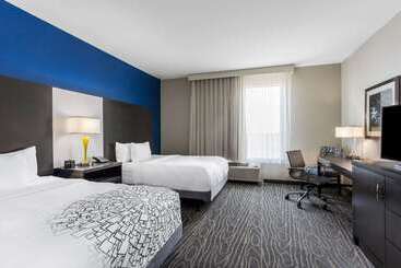 هتل La Quinta By Wyndham Odessa North   Sienna Tower