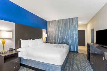 هتل La Quinta By Wyndham Odessa North   Sienna Tower