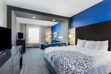 هتل La Quinta By Wyndham Odessa North   Sienna Tower