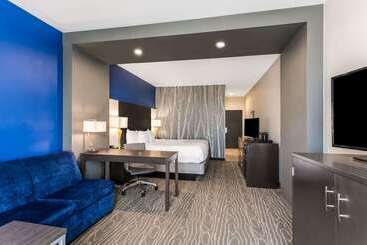 هتل La Quinta By Wyndham Odessa North   Sienna Tower
