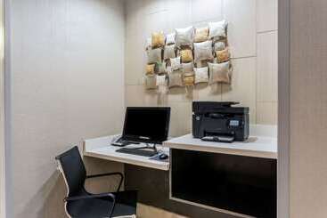 هتل La Quinta By Wyndham Odessa North   Sienna Tower