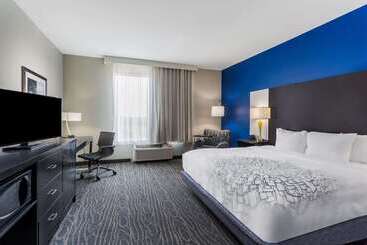 هتل La Quinta By Wyndham Odessa North   Sienna Tower