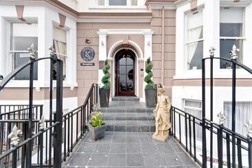 هتل Lauriston & Lawton Court