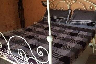 هتل Les Cristaux Roses