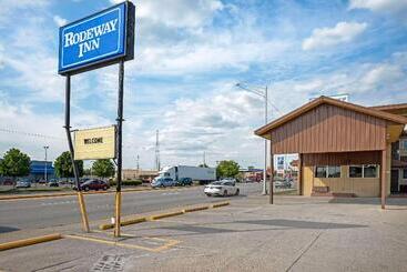 هتل Rodeway Inn Terre Haute