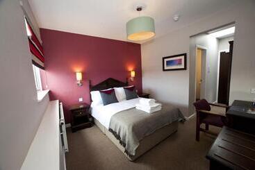 هتل The Crown Inn