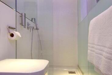 Yotelair London Gatwick Airport
