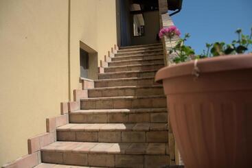 تختخواب و صبحانه Casale Del Gufo