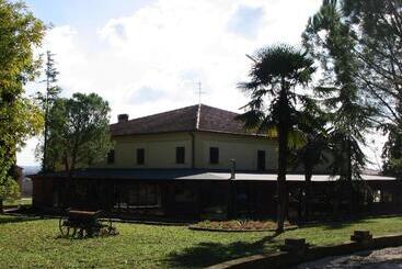 تختخواب و صبحانه Casale Del Gufo