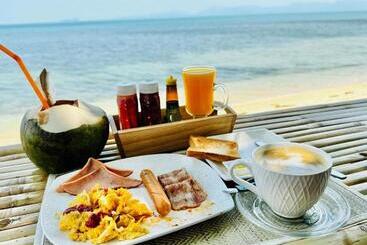 هتل A Little Bungalows By Beach