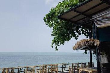 هتل A Little Bungalows By Beach