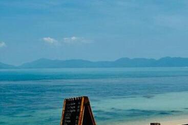 هتل A Little Bungalows By Beach