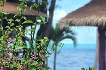 هتل A Little Bungalows By Beach