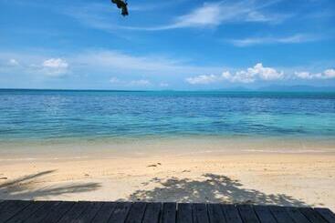 هتل A Little Bungalows By Beach