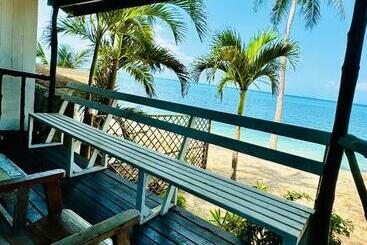 هتل A Little Bungalows By Beach