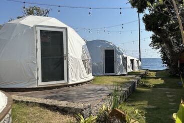 هتل Glamping @ Pebbles & Fins