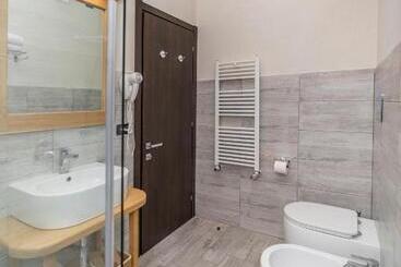 هتل Hotiday Chalet Sestriere Vialattea
