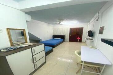 هتل Oyo 90910 Homestay D Lalang Inn