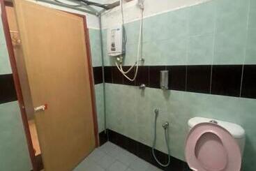 هتل Oyo 90910 Homestay D Lalang Inn