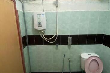 هتل Oyo 90910 Homestay D Lalang Inn