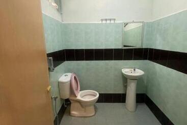 هتل Oyo 90910 Homestay D Lalang Inn