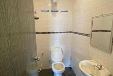 هتل Oyo 90910 Homestay D Lalang Inn