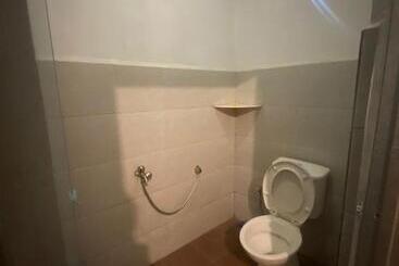 هتل Oyo 90910 Homestay D Lalang Inn