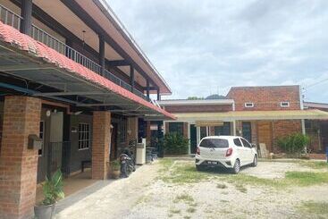 هتل Oyo 90910 Homestay D Lalang Inn