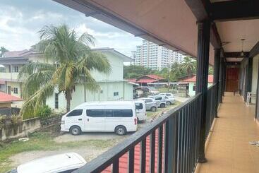 هتل Oyo 90910 Homestay D Lalang Inn