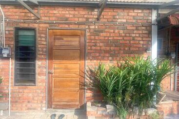 هتل Oyo 90910 Homestay D Lalang Inn